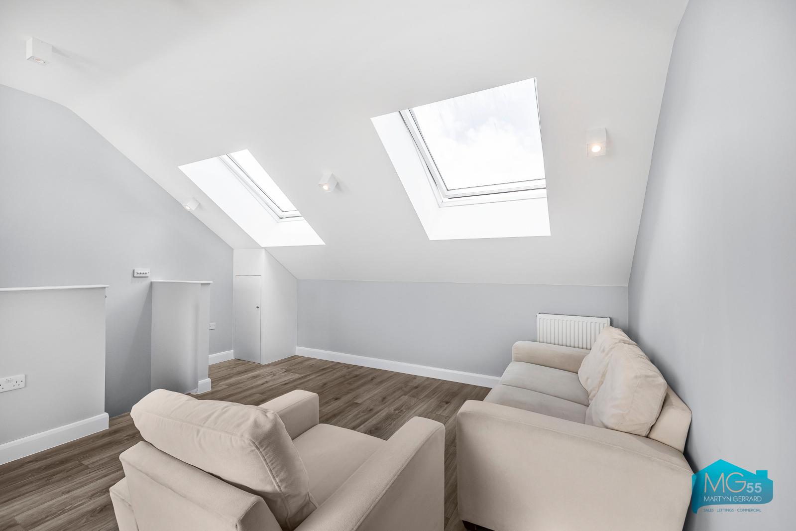 2 bedroom House to rent - Martyn Gerrard