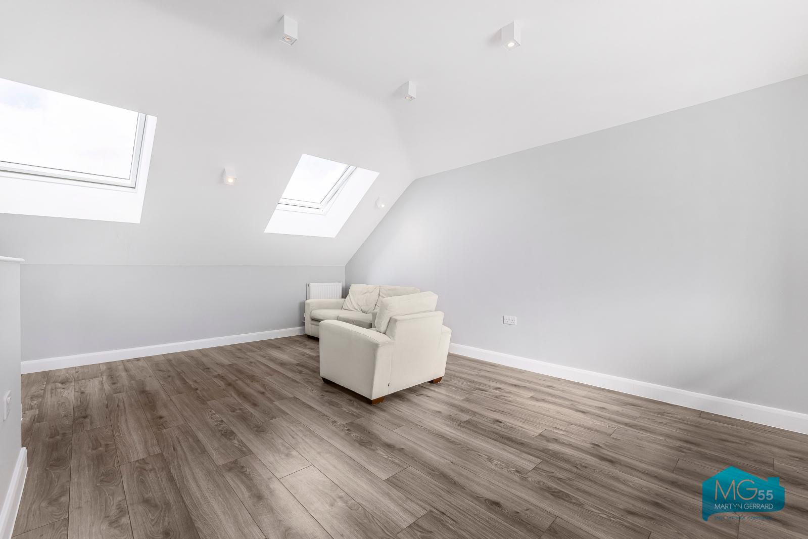 2 bedroom House to rent - Martyn Gerrard