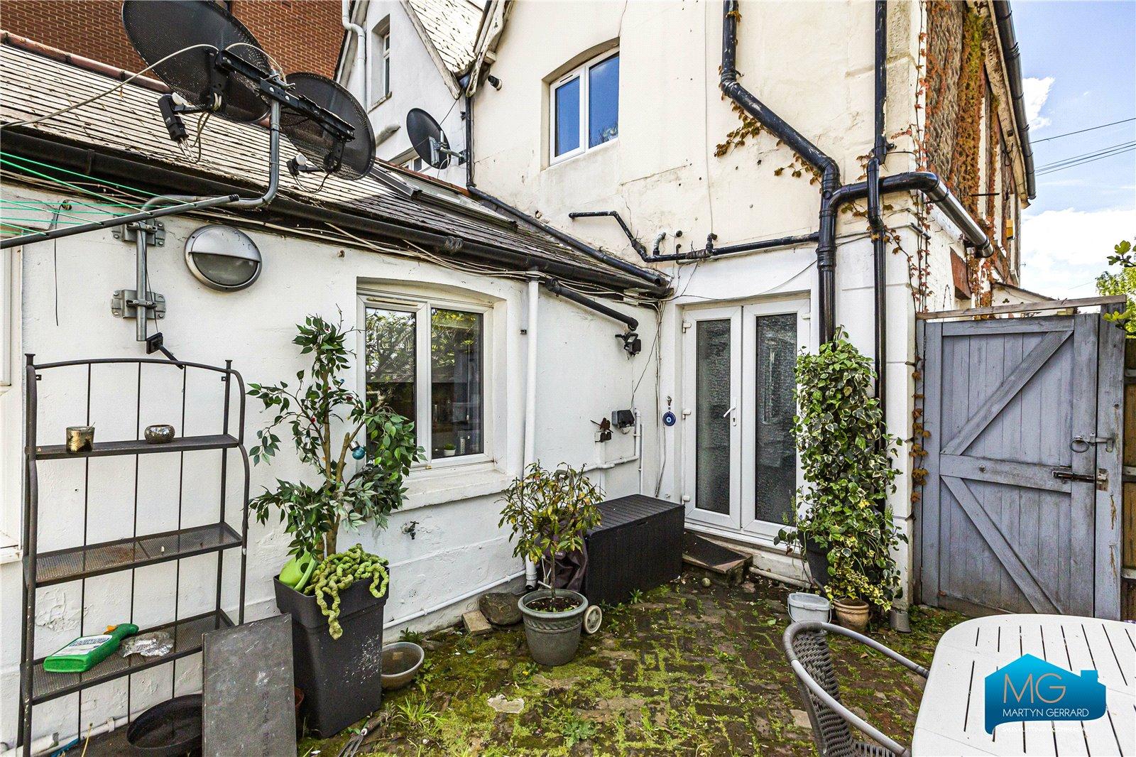 1 bedroom Ground Floor Flat to rent - Martyn Gerrard