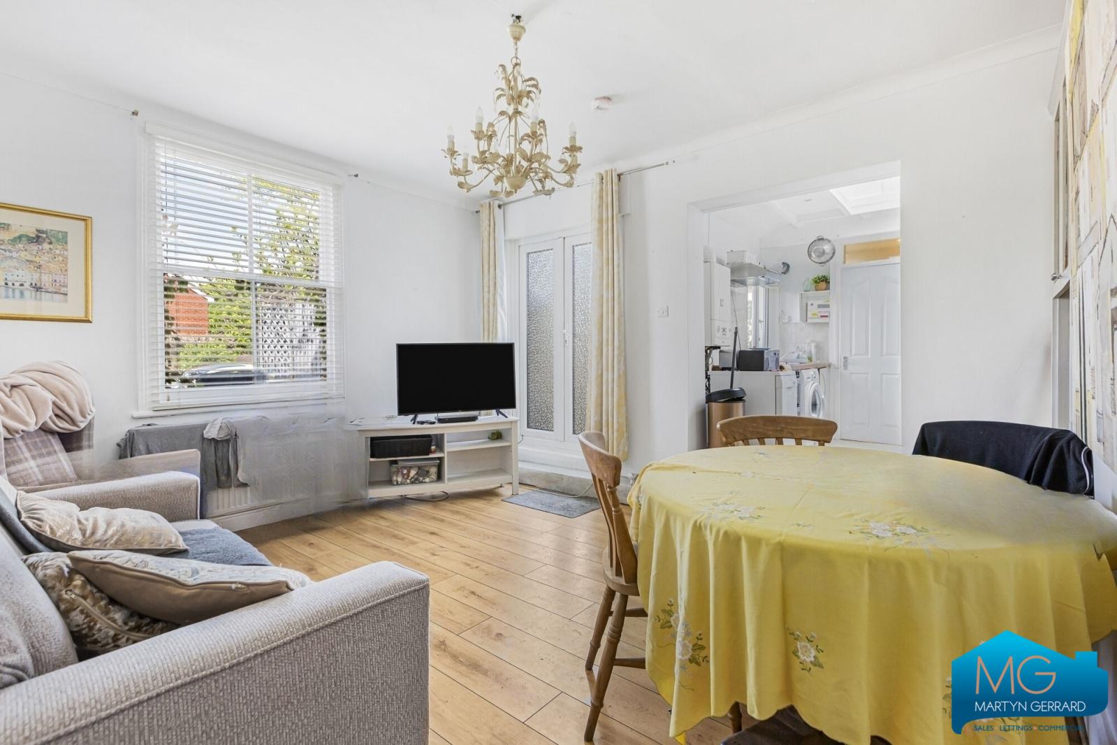 1 bedroom Ground Floor Flat to rent - Martyn Gerrard