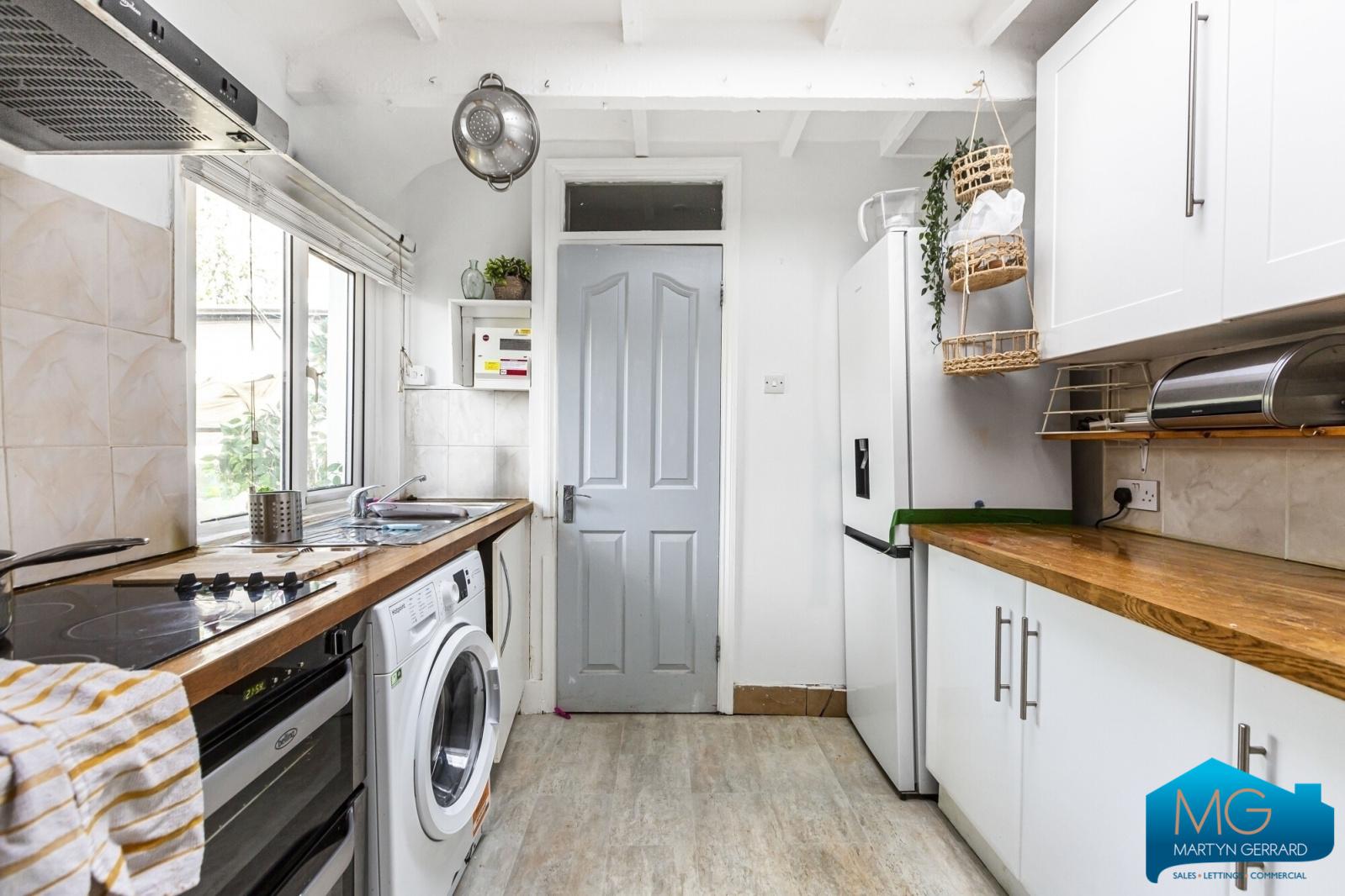 1 bedroom Ground Floor Flat to rent - Martyn Gerrard