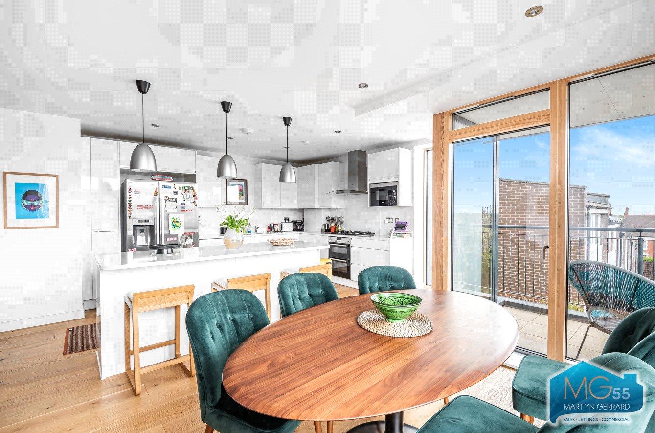 3 bedroom Apartment to rent - Martyn Gerrard