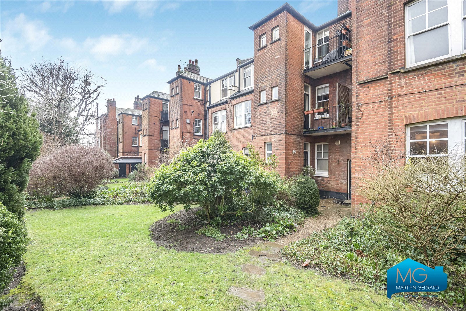 2 bedroom Apartment to rent - Martyn Gerrard