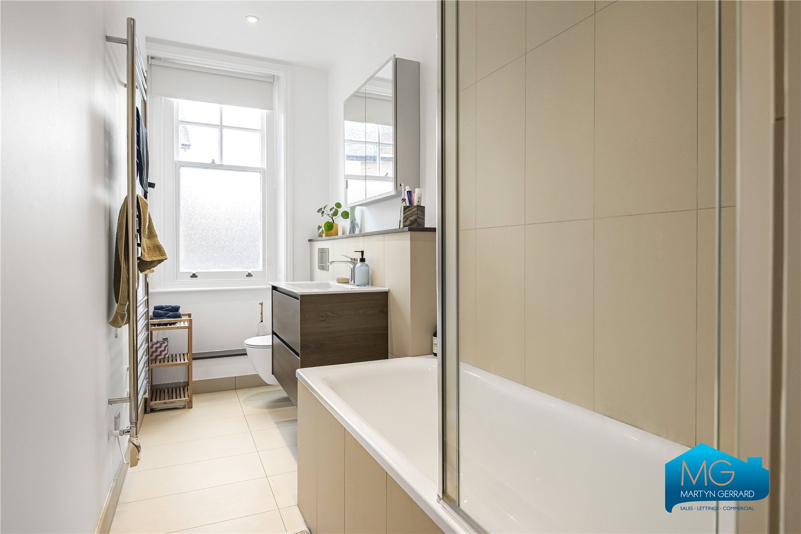 2 bedroom Apartment to rent - Martyn Gerrard