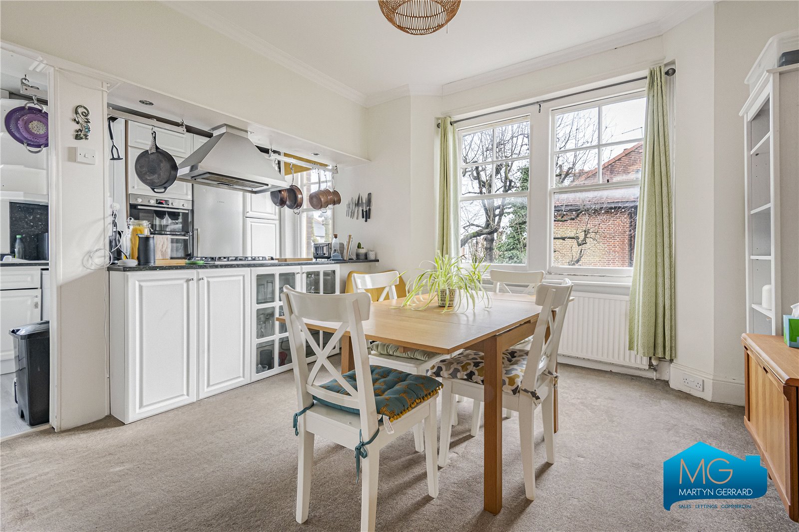 2 bedroom Apartment to rent - Martyn Gerrard