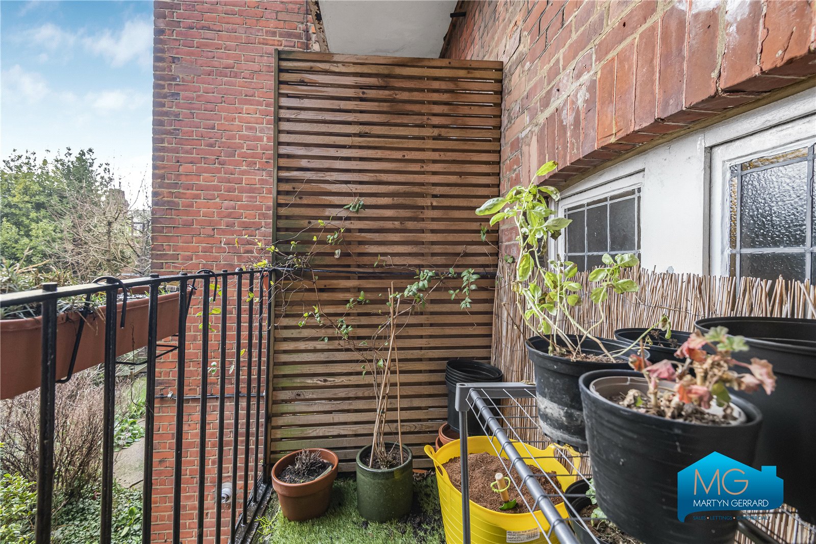 2 bedroom Apartment to rent - Martyn Gerrard