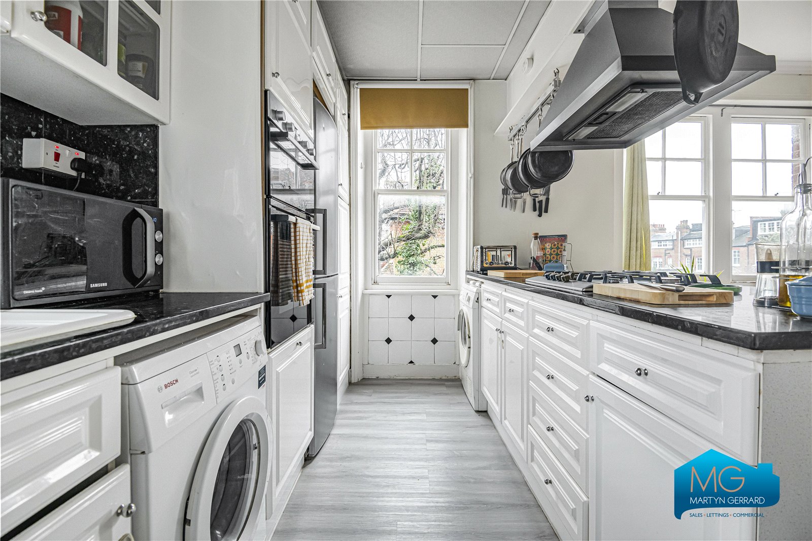 2 bedroom Apartment to rent - Martyn Gerrard
