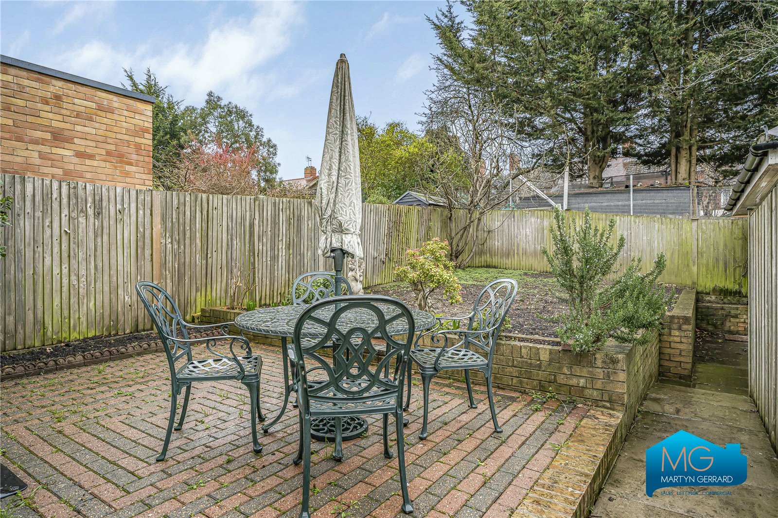 3 bedroom Semi-Detached House to rent - Martyn Gerrard