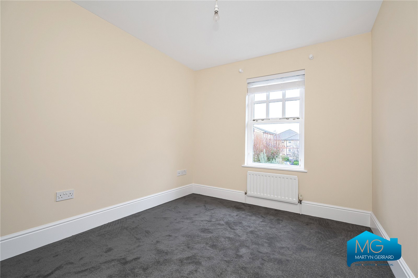 3 bedroom Semi-Detached House to rent - Martyn Gerrard