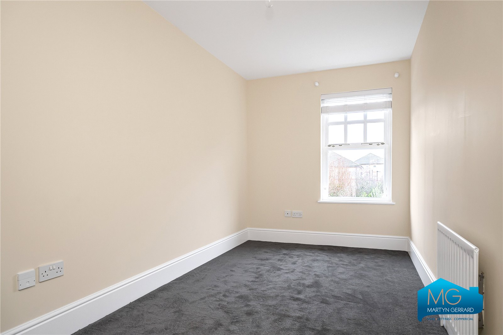 3 bedroom Semi-Detached House to rent - Martyn Gerrard