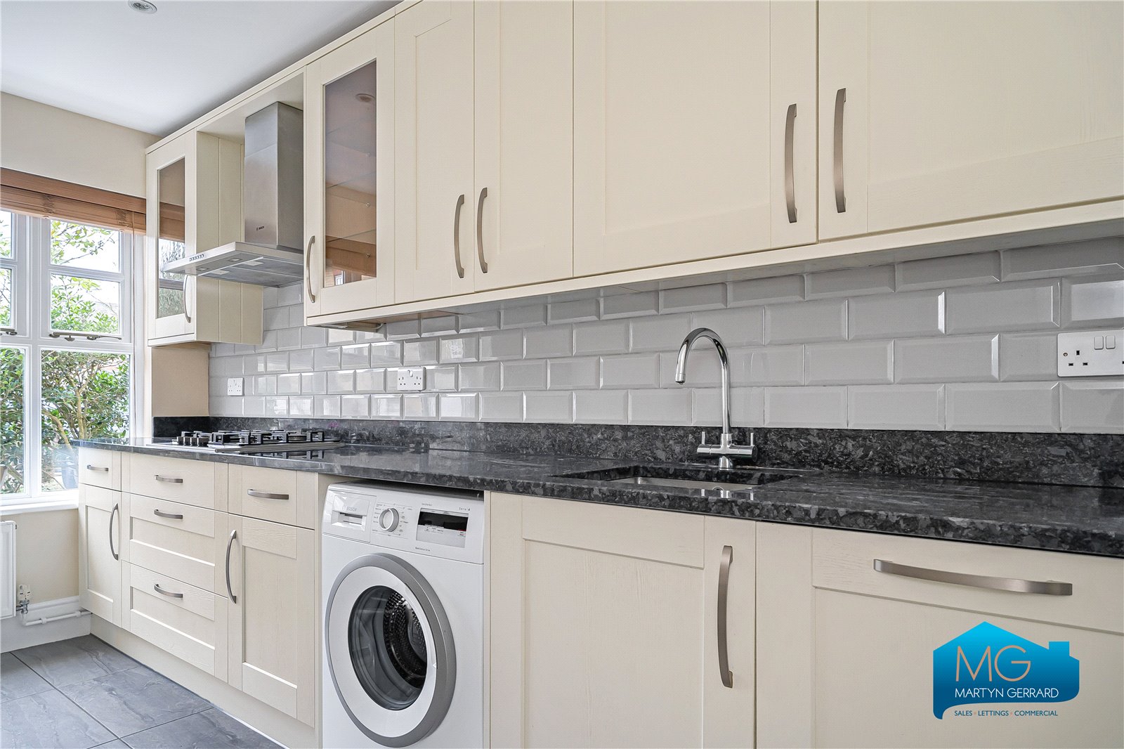 3 bedroom Semi-Detached House to rent - Martyn Gerrard