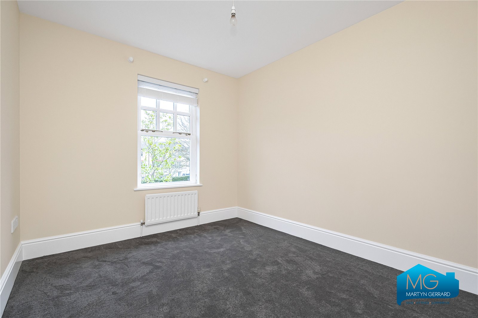 3 bedroom Semi-Detached House to rent - Martyn Gerrard