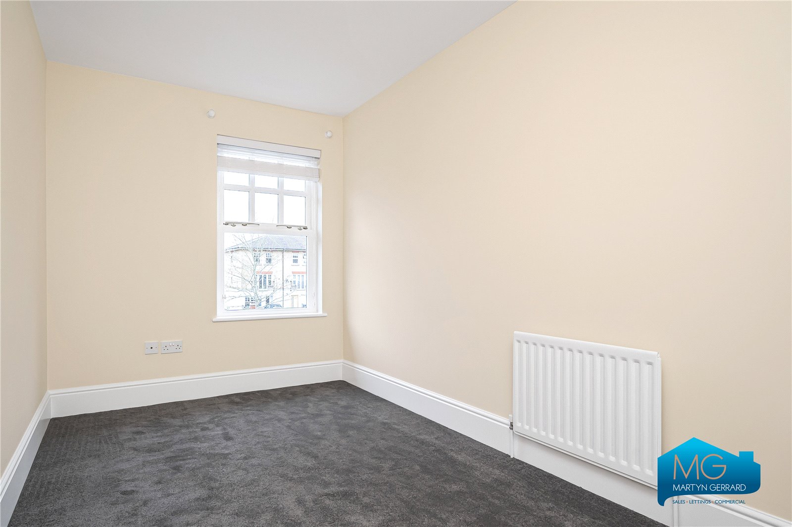 3 bedroom Semi-Detached House to rent - Martyn Gerrard