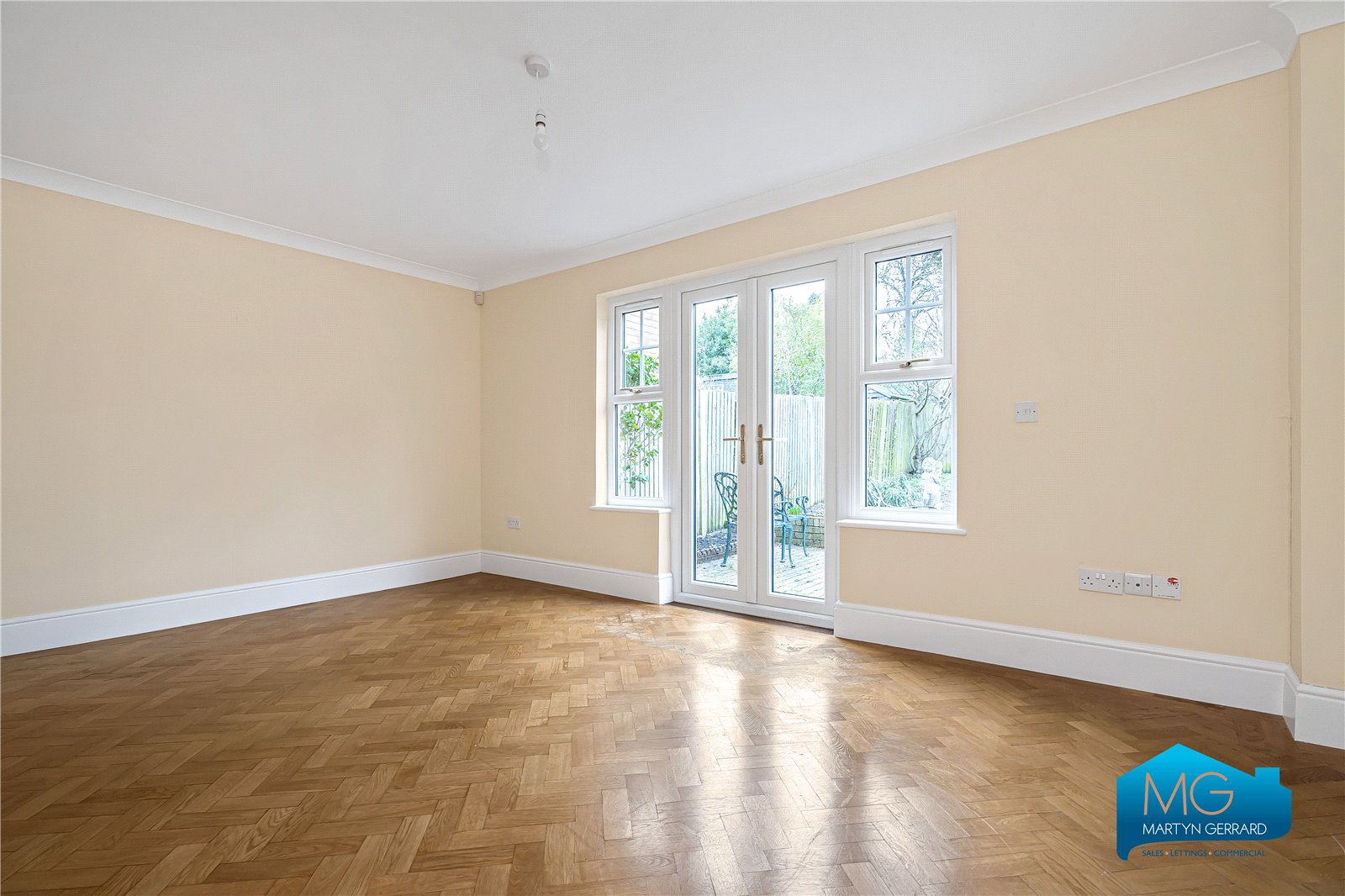 3 bedroom Semi-Detached House to rent - Martyn Gerrard