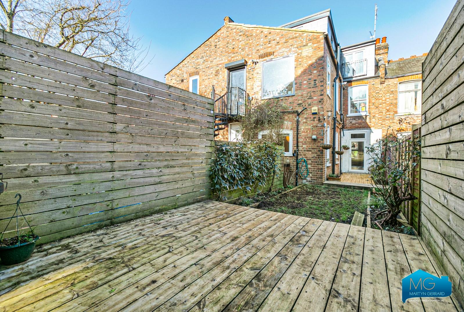 2 bedroom Ground Floor Flat to rent - Martyn Gerrard