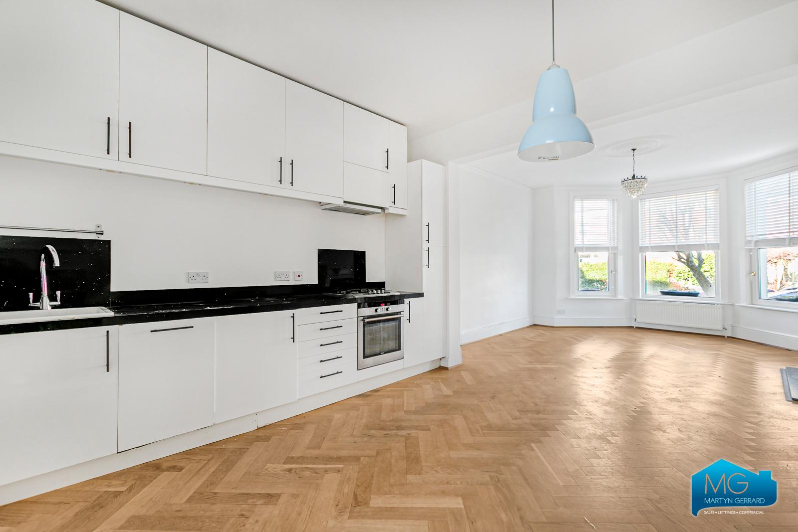 2 bedroom Ground Floor Flat to rent - Martyn Gerrard