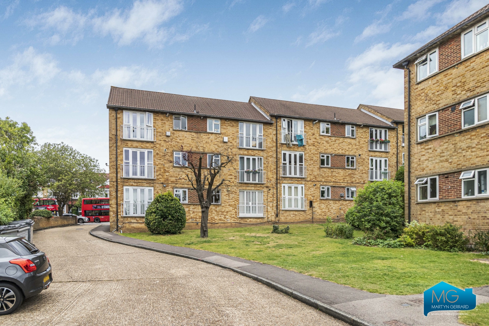 Colney Hatch Lane, Muswell Hill, London, N10+  - Martyn Gerrard