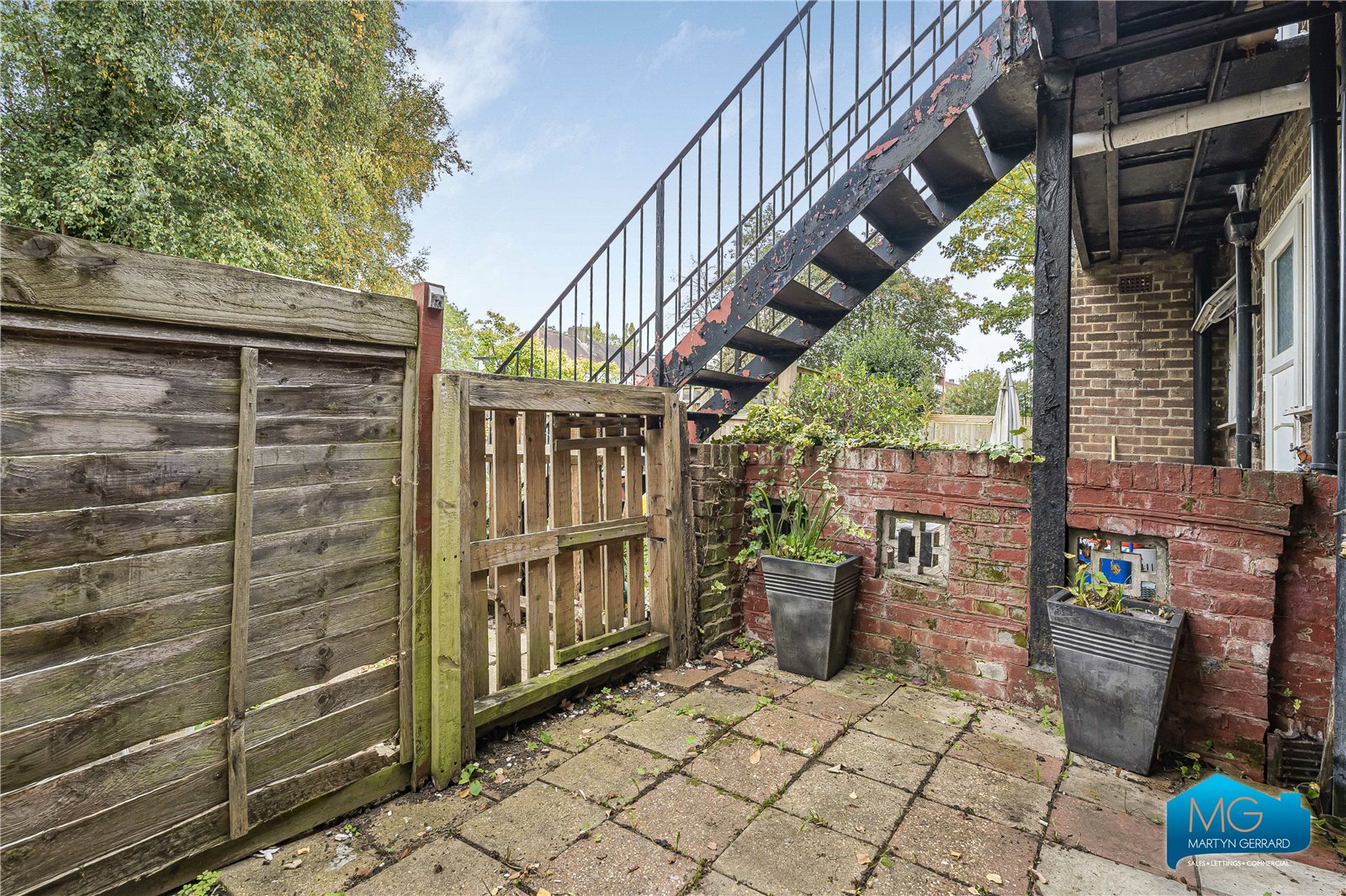 2 bedroom Ground Floor Flat to rent - Martyn Gerrard