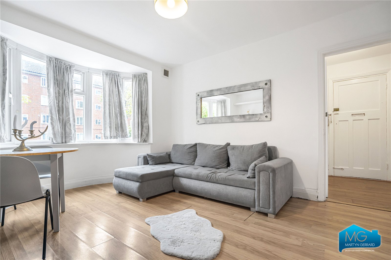 2 bedroom Ground Floor Flat to rent - Martyn Gerrard