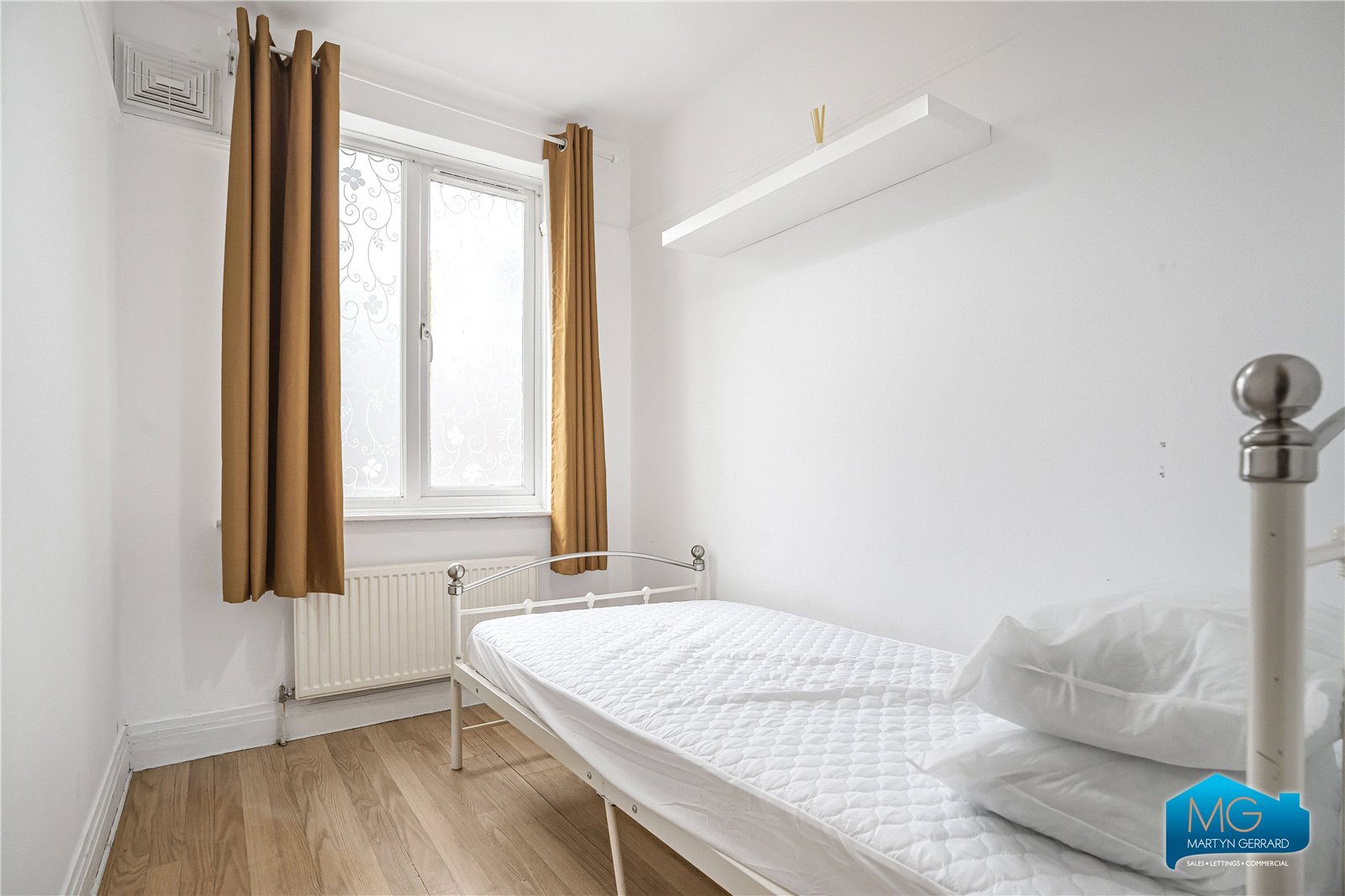 2 bedroom Ground Floor Flat to rent - Martyn Gerrard