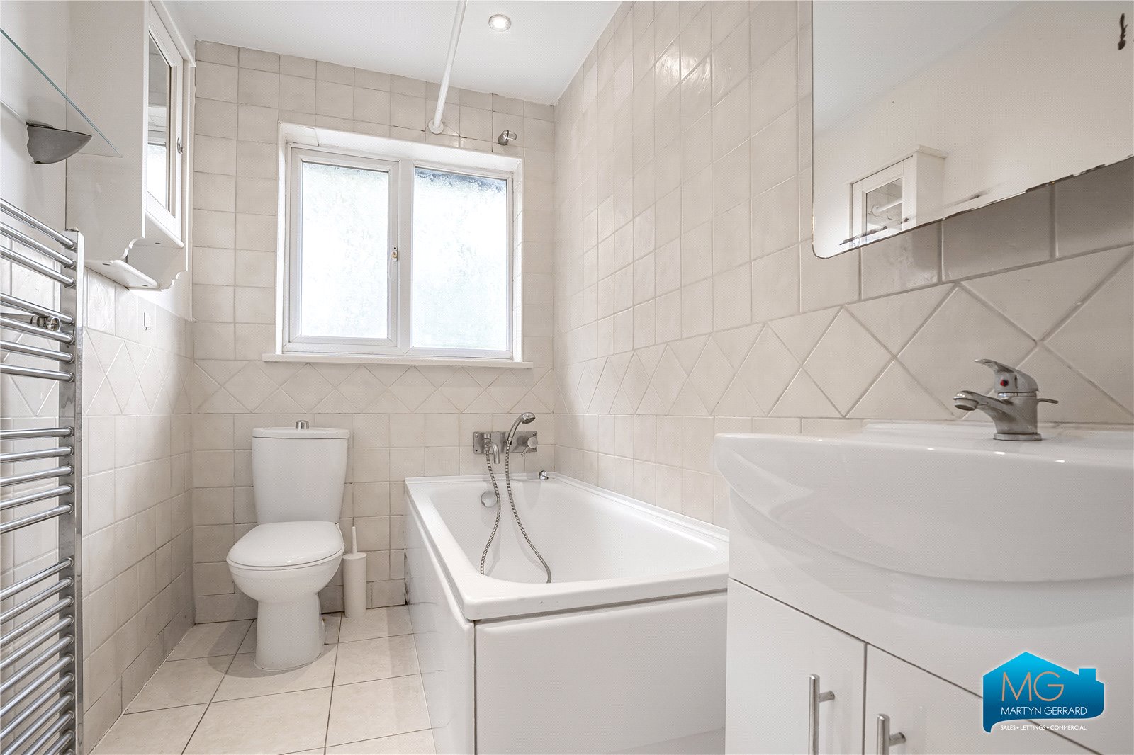 2 bedroom Ground Floor Flat to rent - Martyn Gerrard