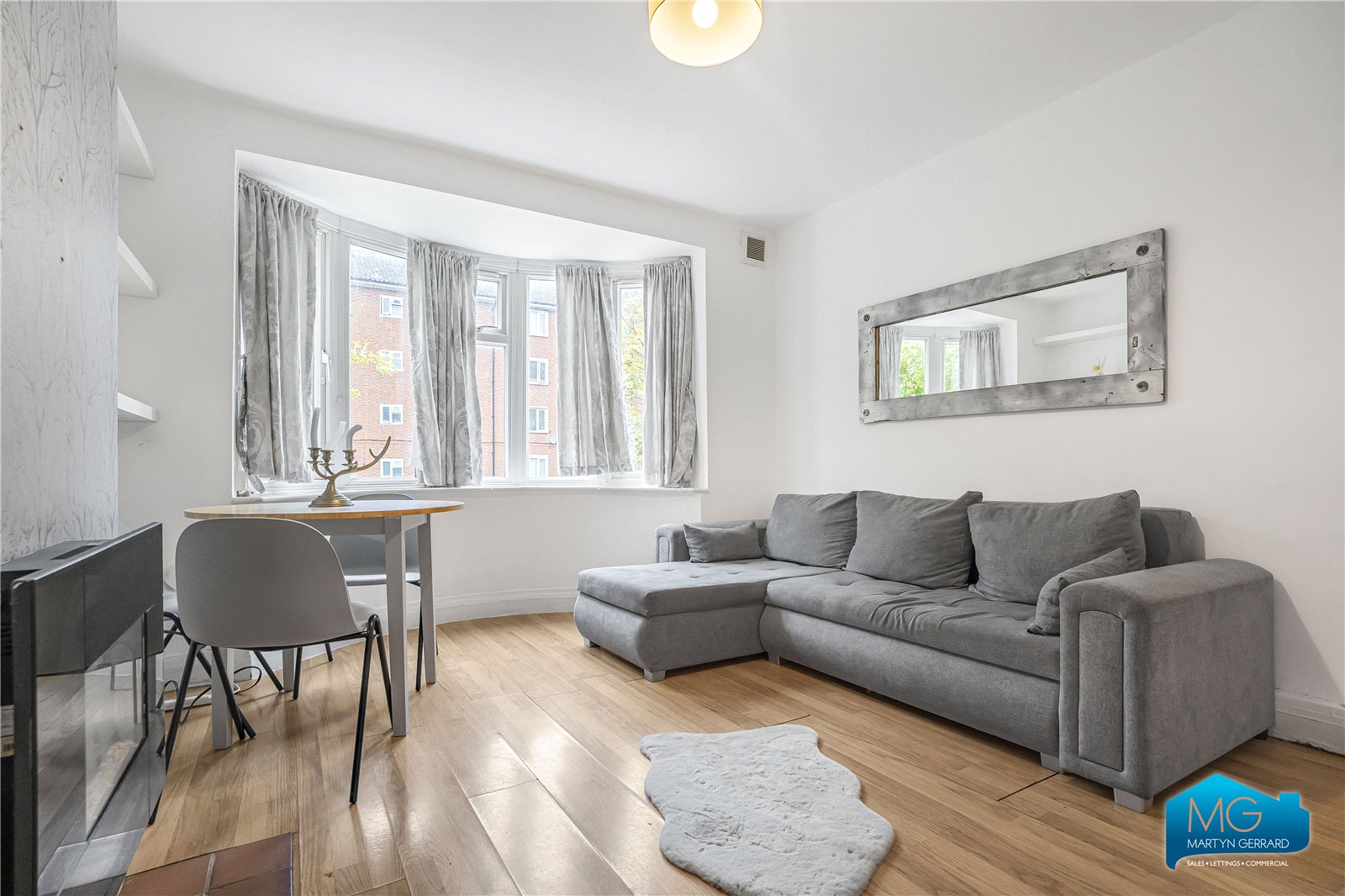 2 bedroom Ground Floor Flat to rent - Martyn Gerrard