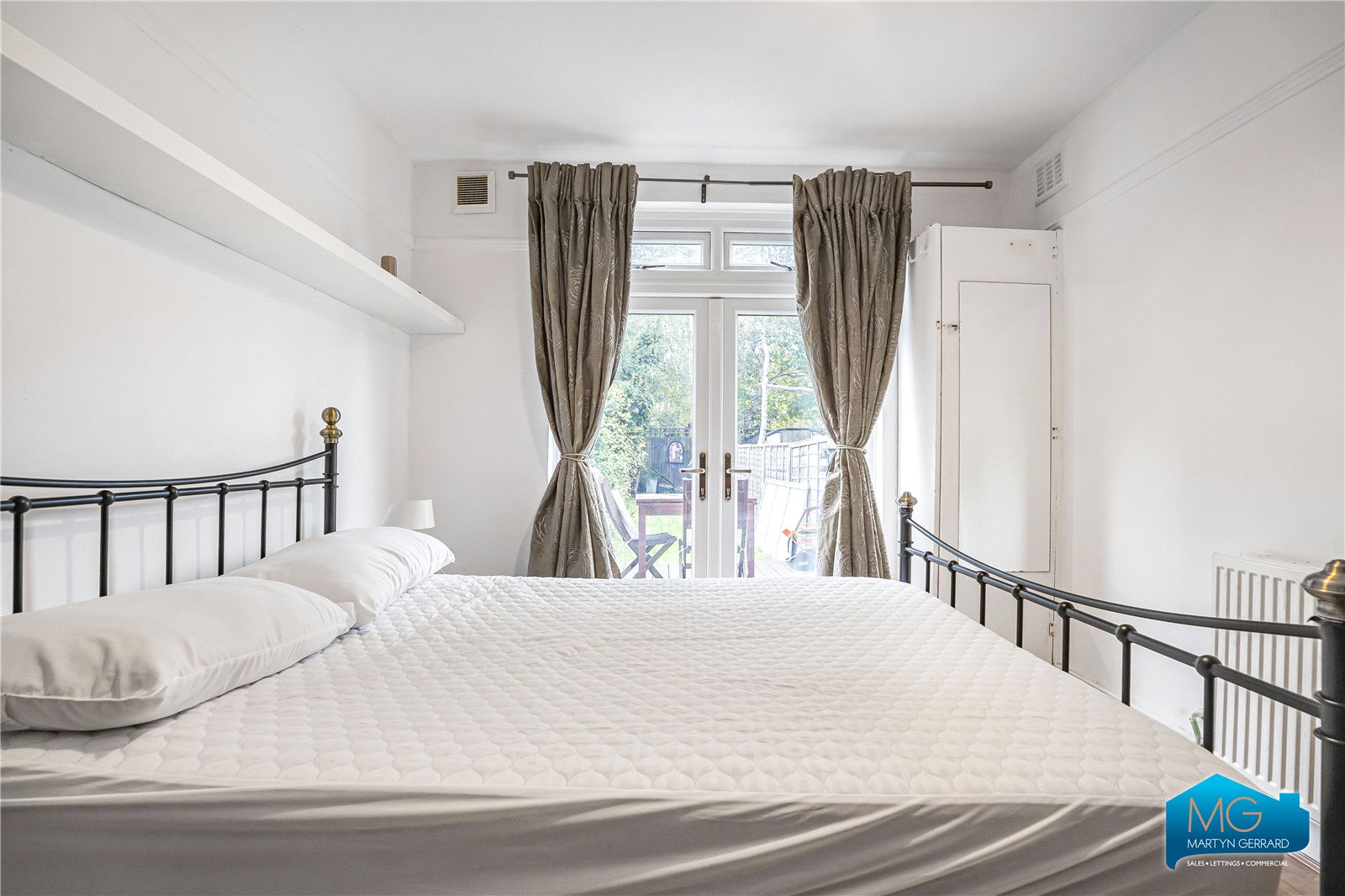 2 bedroom Ground Floor Flat to rent - Martyn Gerrard