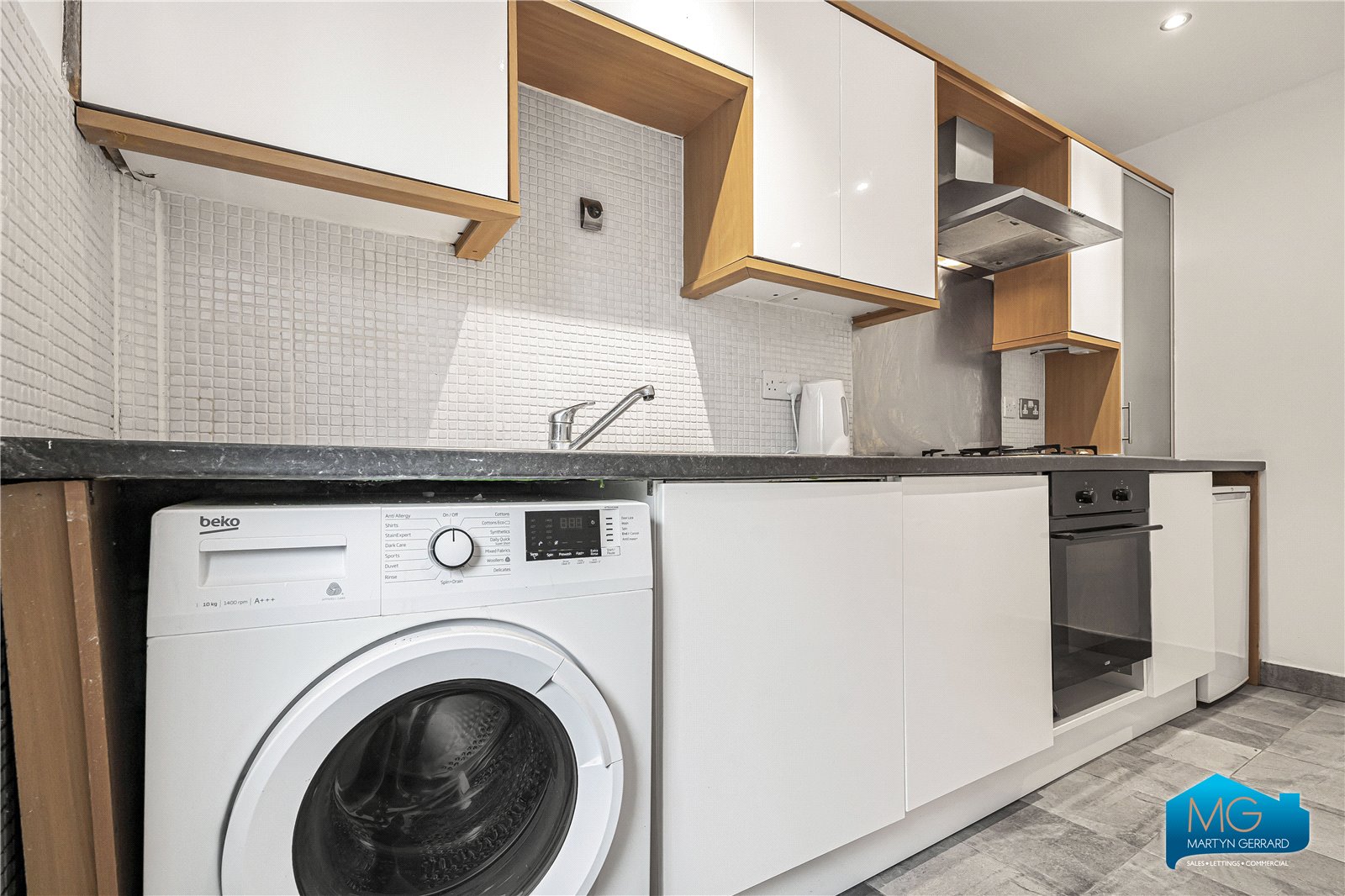 2 bedroom Ground Floor Flat to rent - Martyn Gerrard