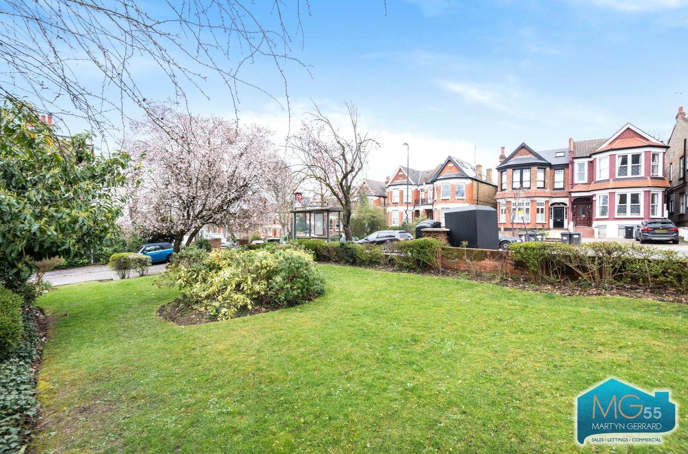 2 bedroom Apartment to rent - Martyn Gerrard