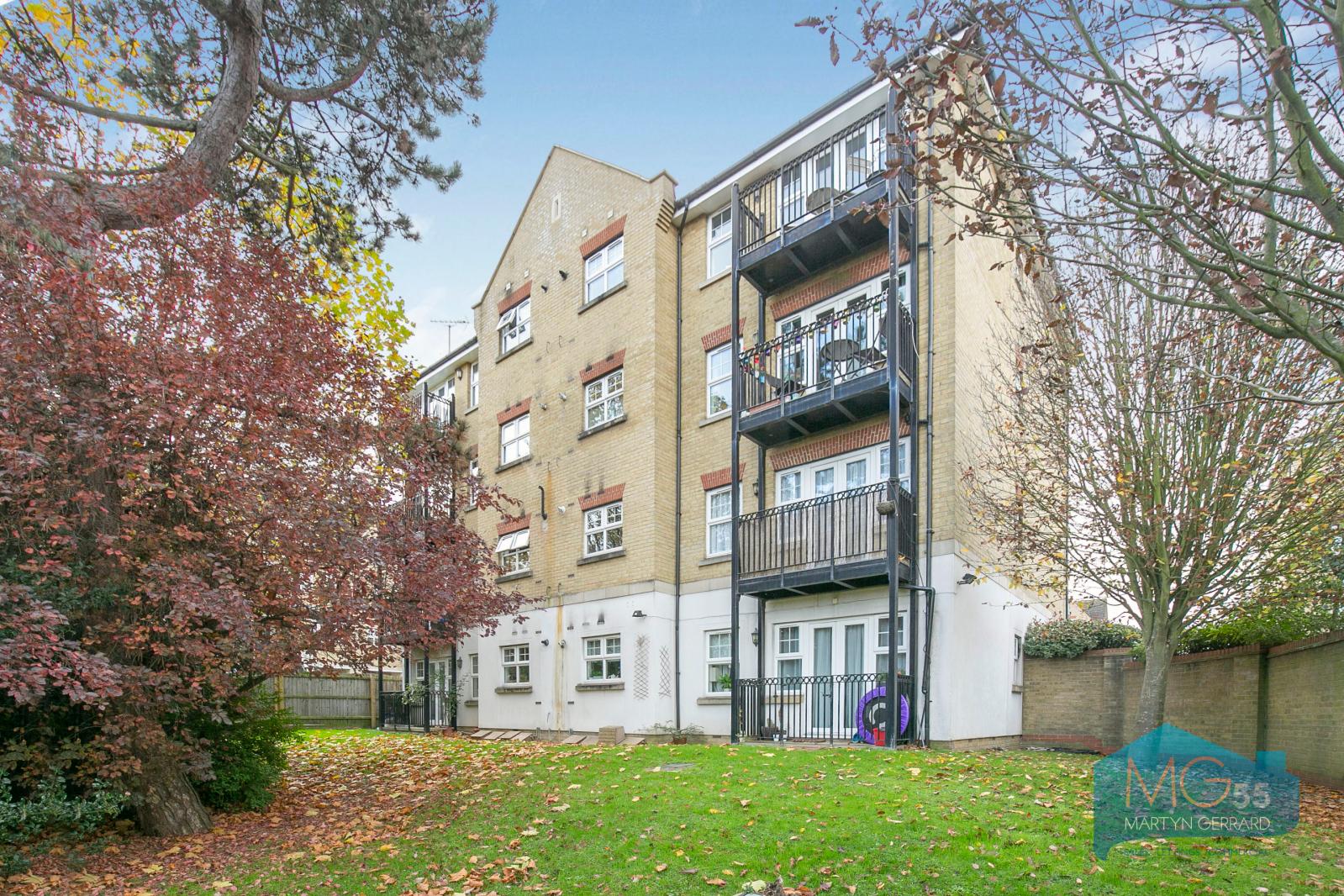 2 bedroom Apartment to rent - Martyn Gerrard
