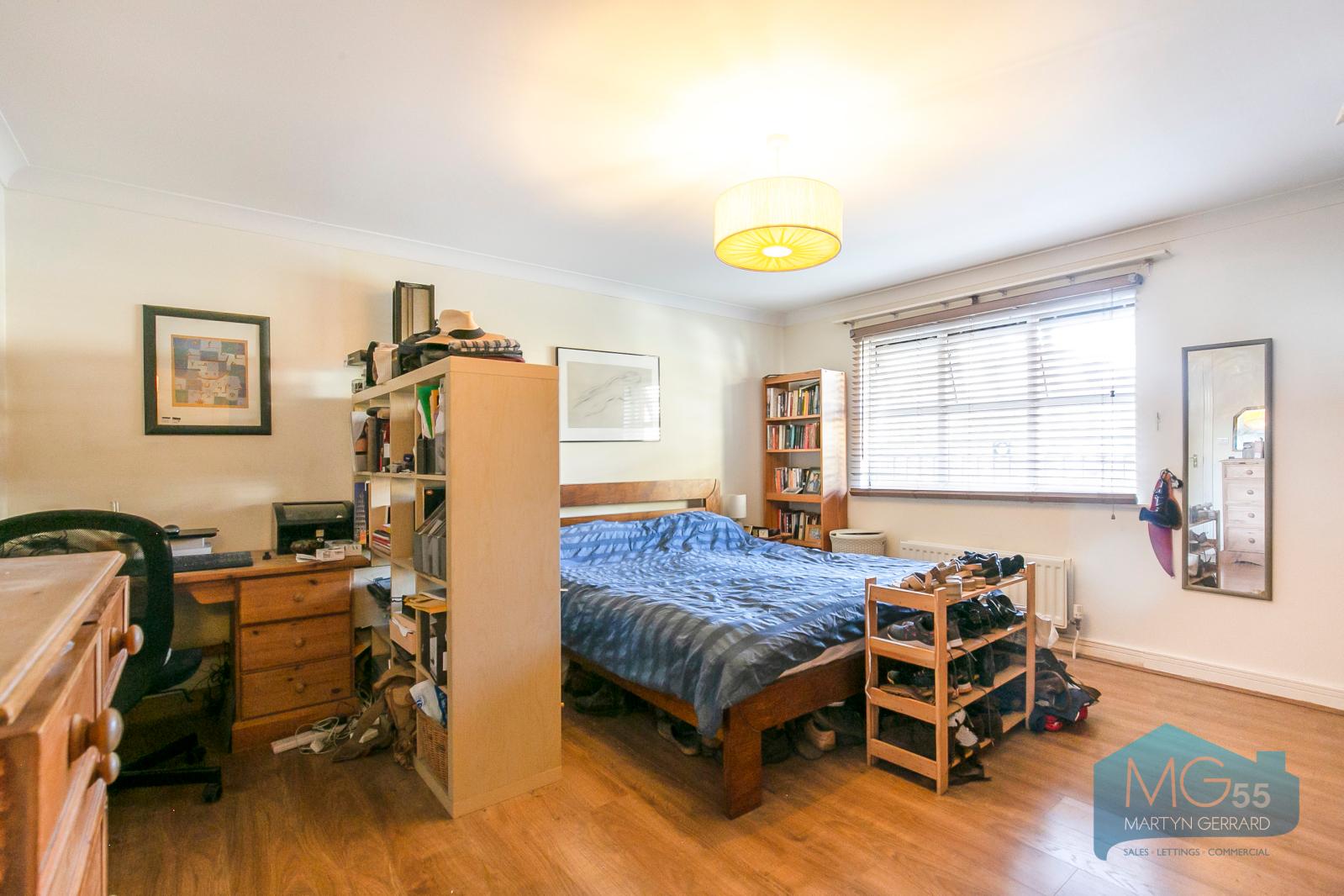 2 bedroom Apartment to rent - Martyn Gerrard