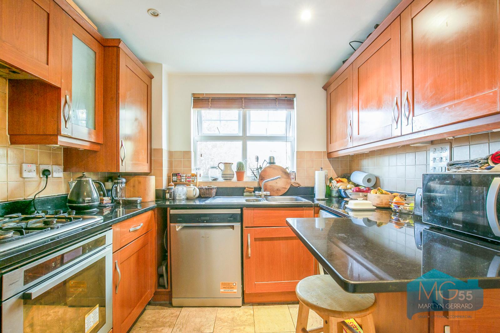 2 bedroom Apartment to rent - Martyn Gerrard