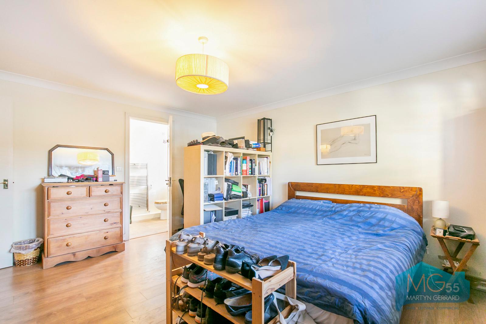 2 bedroom Apartment to rent - Martyn Gerrard