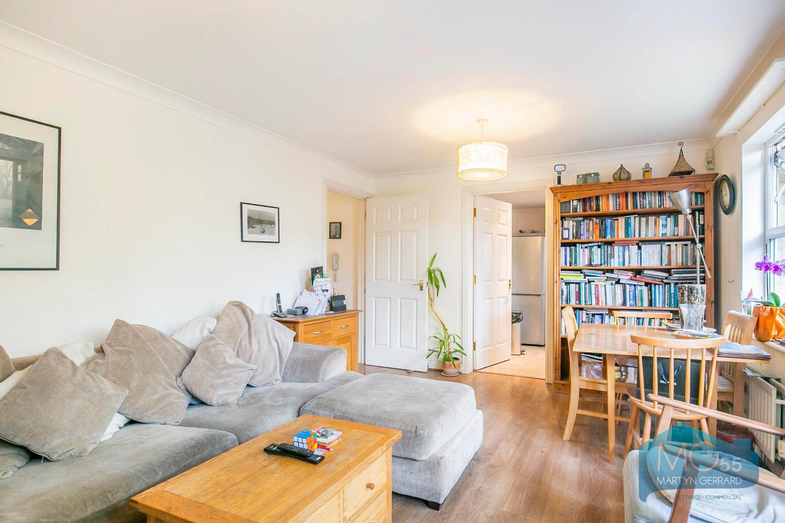 2 bedroom Apartment to rent - Martyn Gerrard