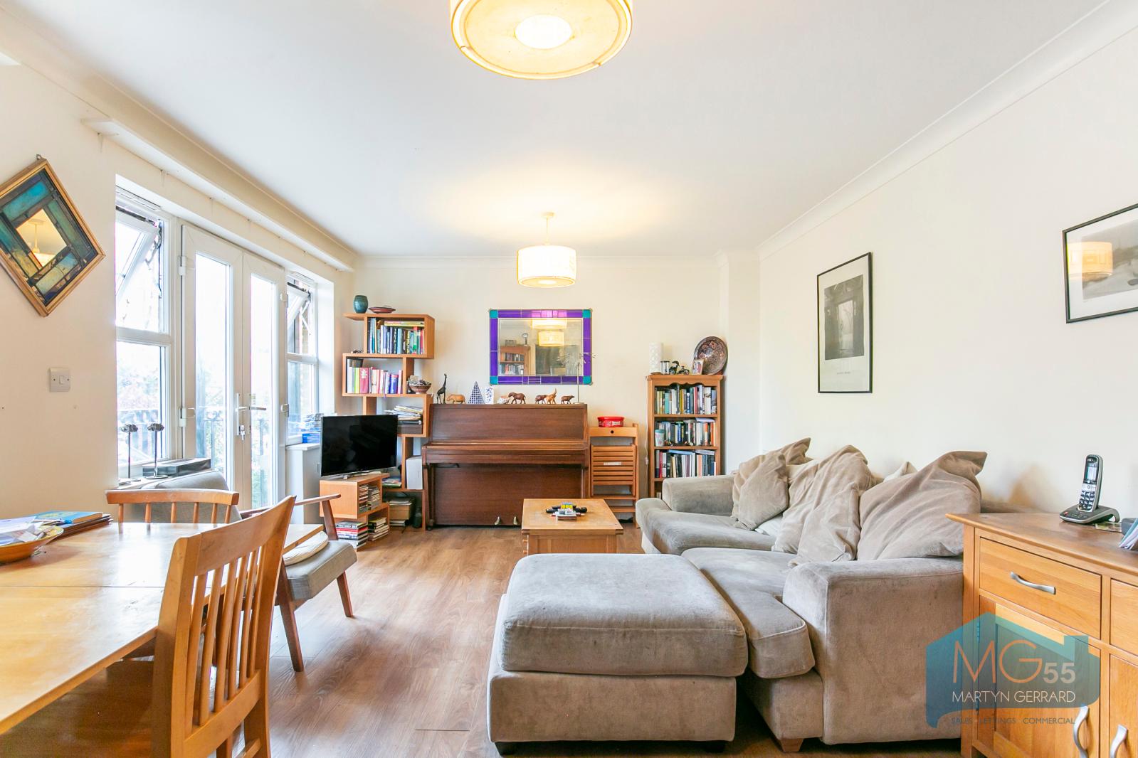 2 bedroom Apartment to rent - Martyn Gerrard