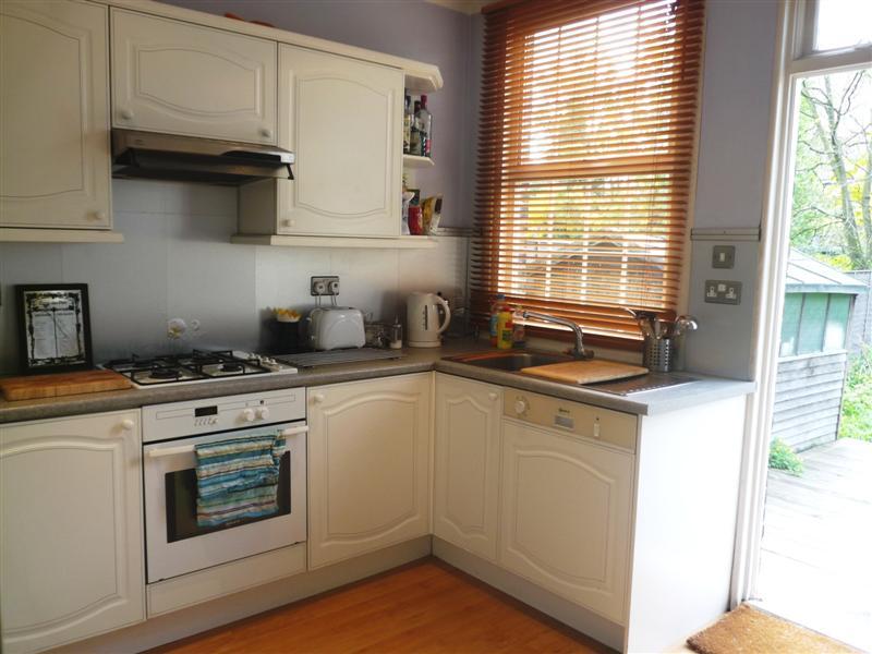 2 bedroom Ground Floor Flat to rent - Martyn Gerrard