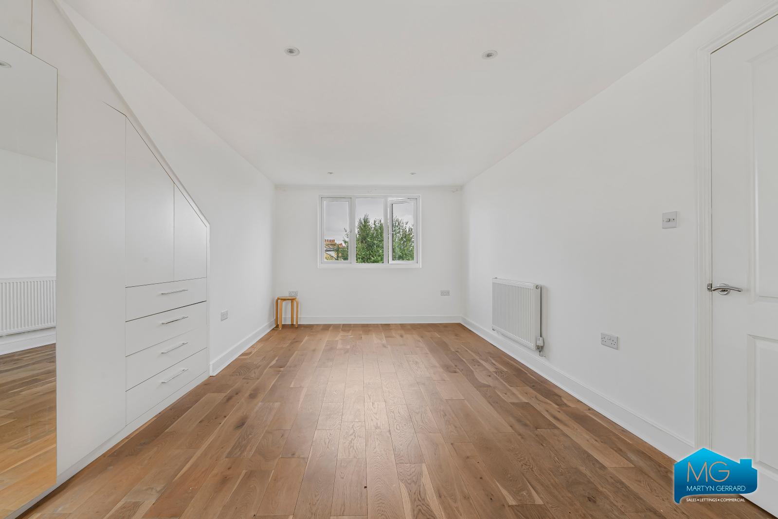 4 bedroom Apartment to rent - Martyn Gerrard