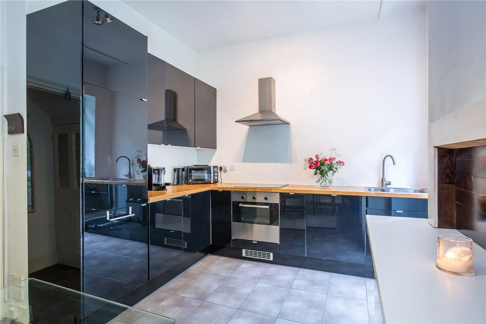 3 bedroom Apartment to rent - Martyn Gerrard