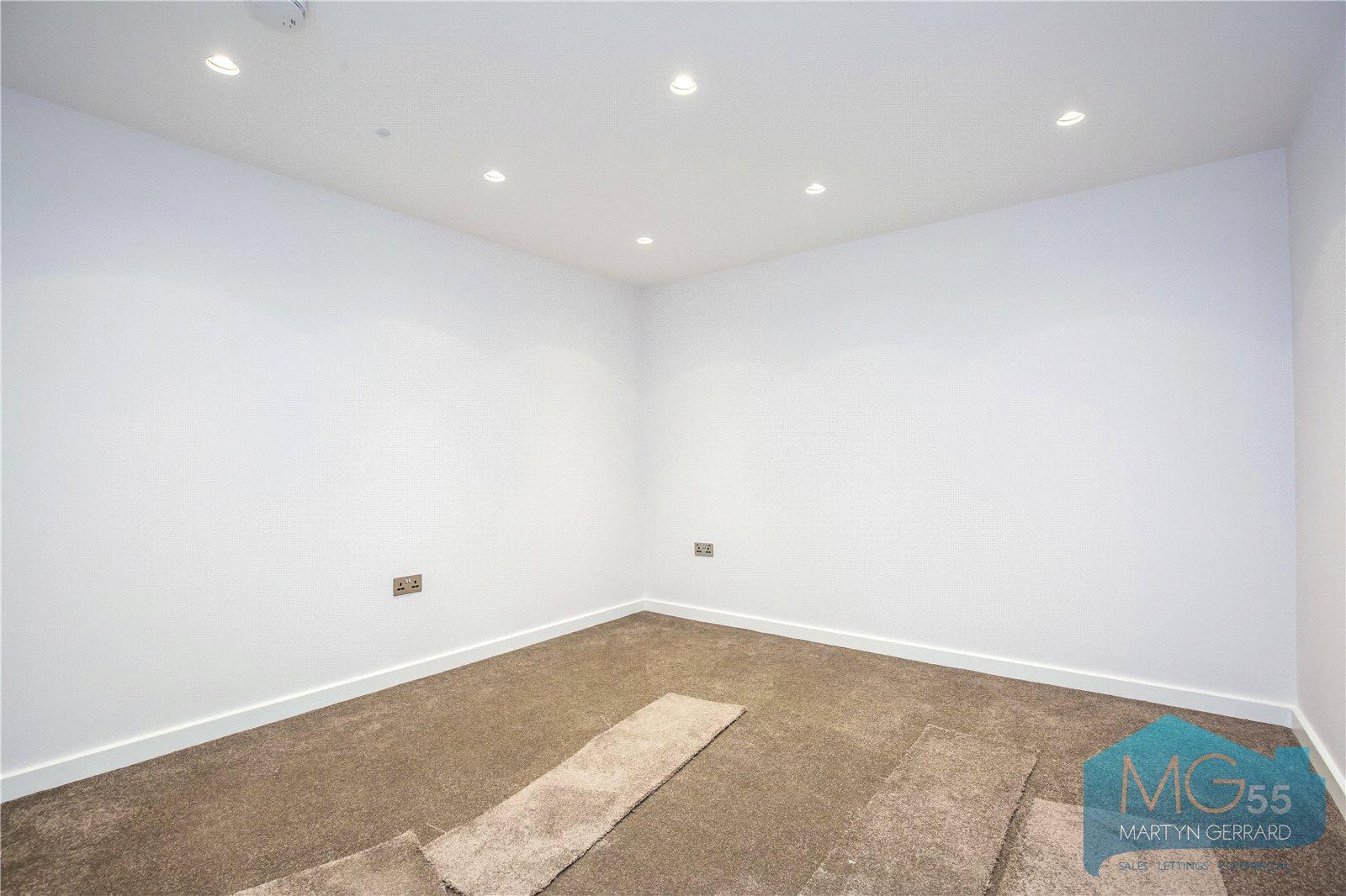 5 bedroom Detached House to rent - Martyn Gerrard
