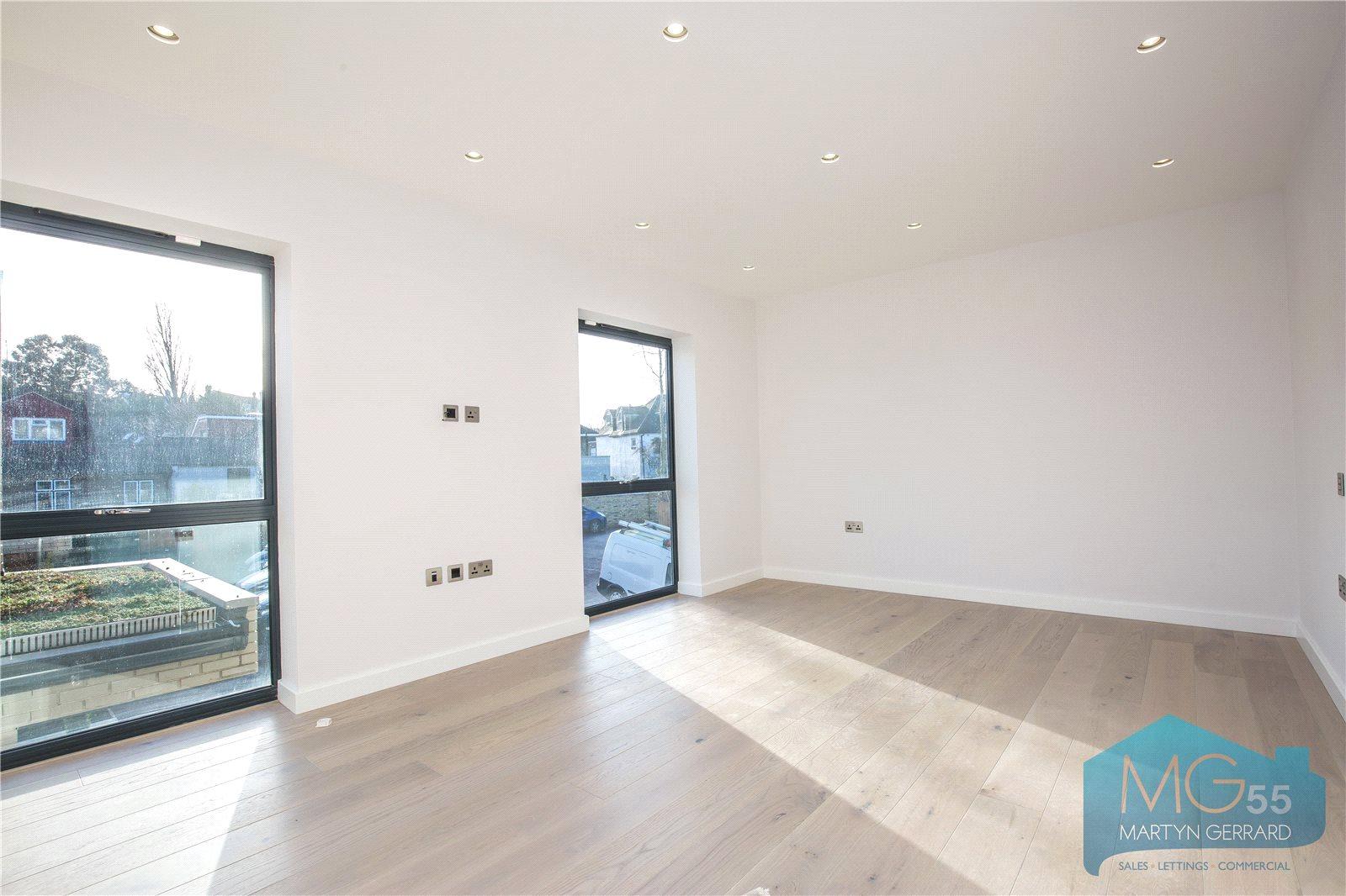 5 bedroom Detached House to rent - Martyn Gerrard