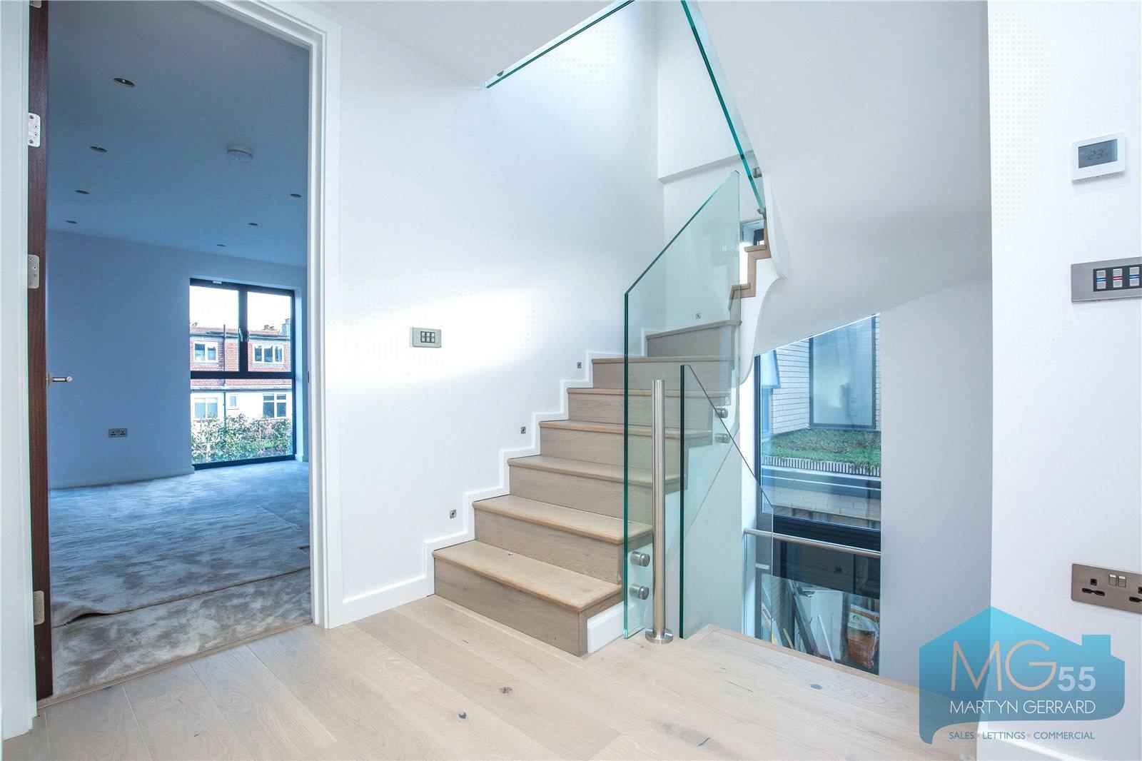 5 bedroom Detached House to rent - Martyn Gerrard