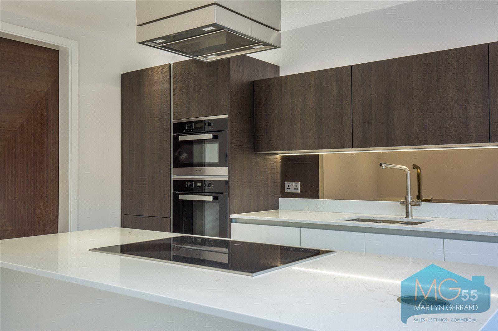 5 bedroom Detached House to rent - Martyn Gerrard