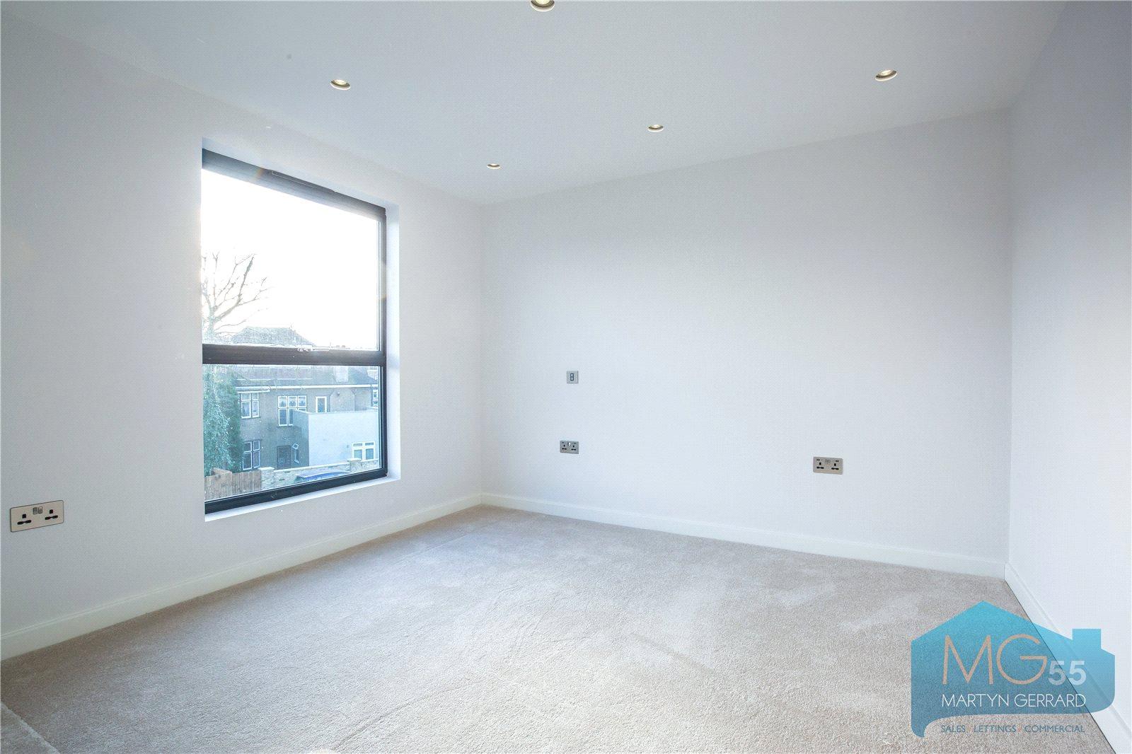 5 bedroom Detached House to rent - Martyn Gerrard