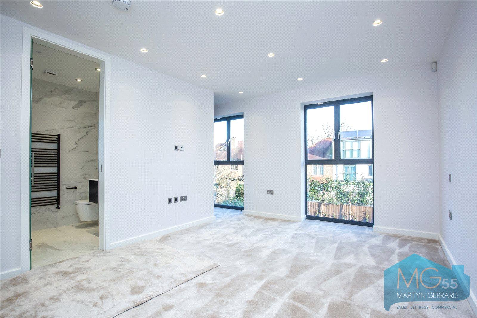5 bedroom Detached House to rent - Martyn Gerrard