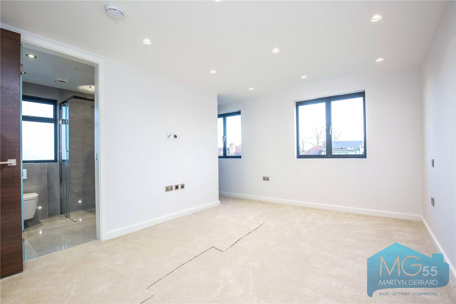 5 bedroom Detached House to rent - Martyn Gerrard