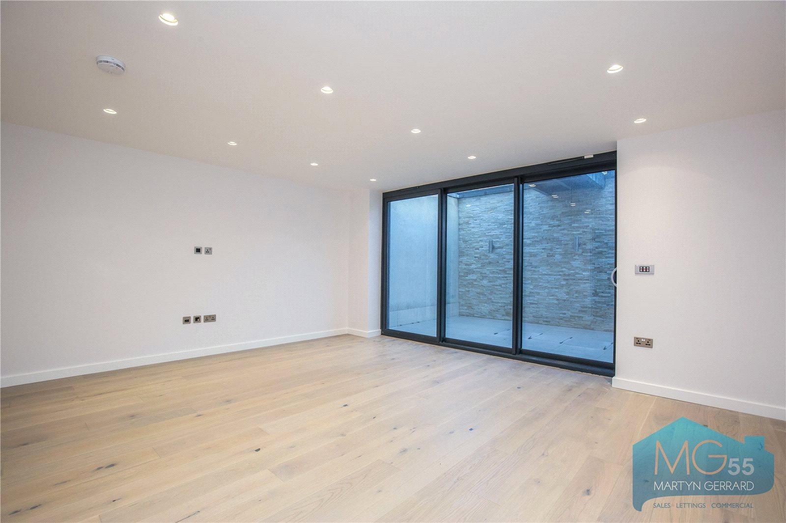 5 bedroom Detached House to rent - Martyn Gerrard