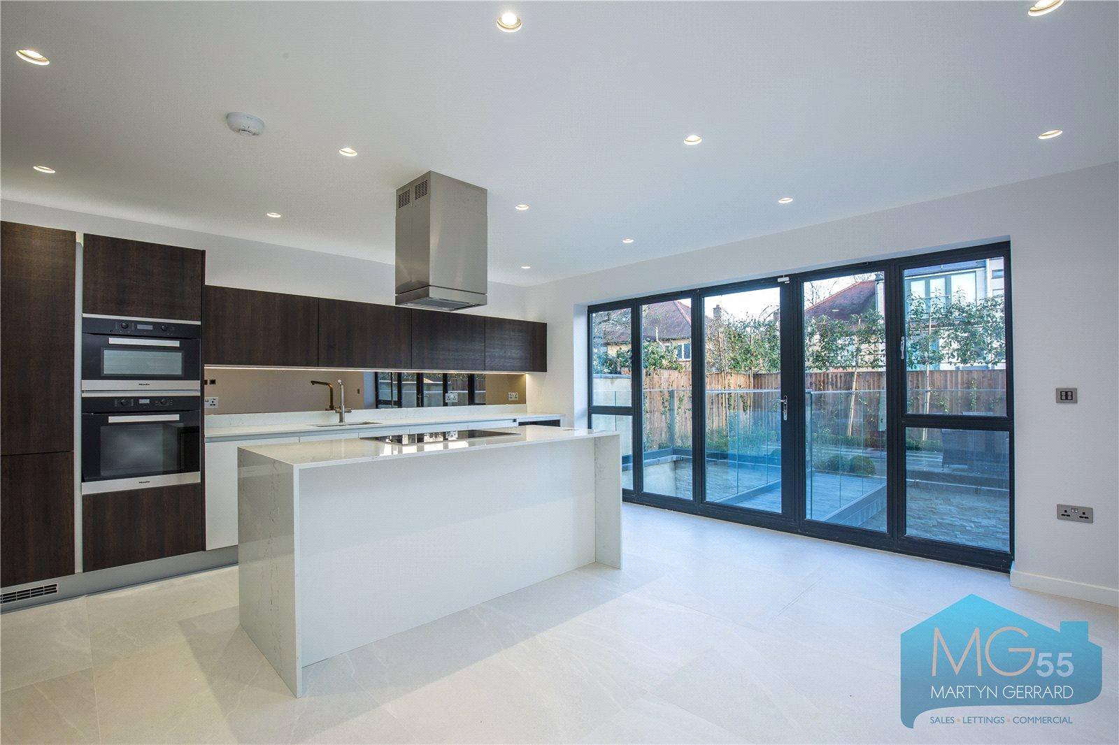 5 bedroom Detached House to rent - Martyn Gerrard