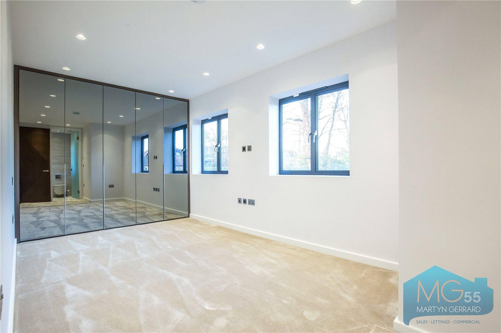 5 bedroom Detached House to rent - Martyn Gerrard