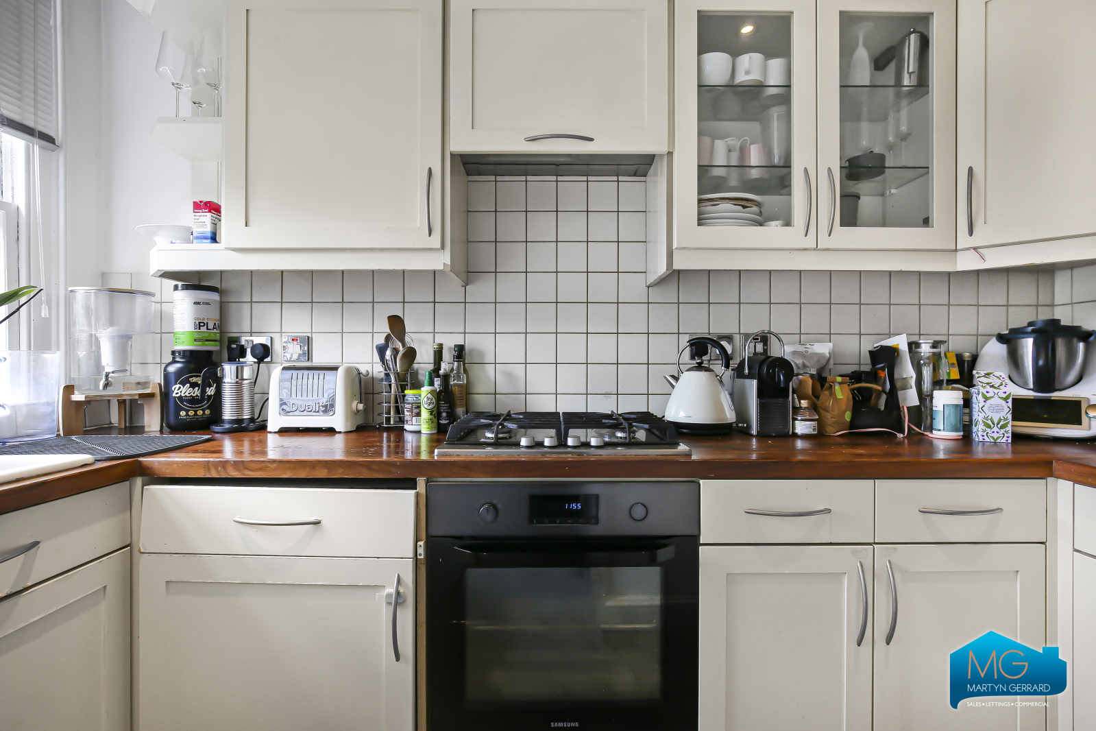 2 bedroom Apartment to rent - Martyn Gerrard