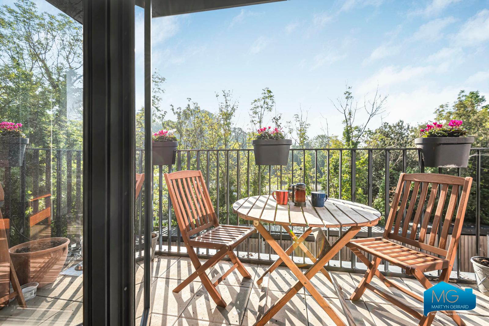 2 bedroom Apartment to rent - Martyn Gerrard